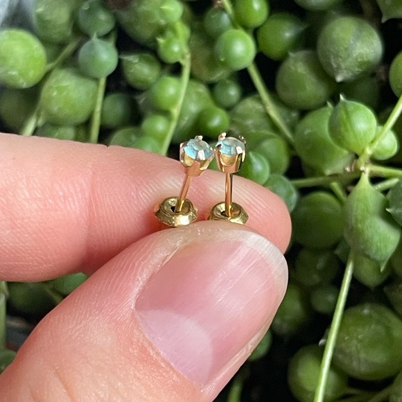 solid 10k gold studs - Picture 2 of 6